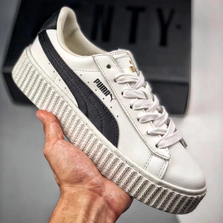 รองเท้าผ้าใบแพลตฟอร์ม Rihanna x Puma Fenty Creeper รุ่นแรก
