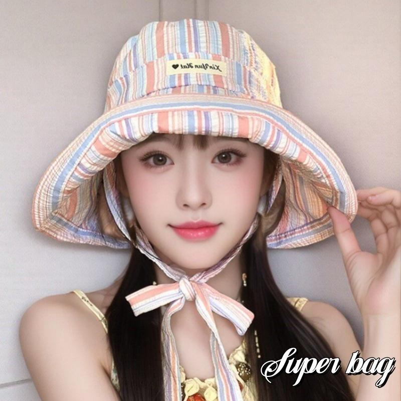 Hotcap จัดส่ง 💕หมวกกันแดดน่ารักแบบใหม่ หมวกทรงถังปีกกว้างแบบลำลองบางๆ มีสายรัดลายทาง