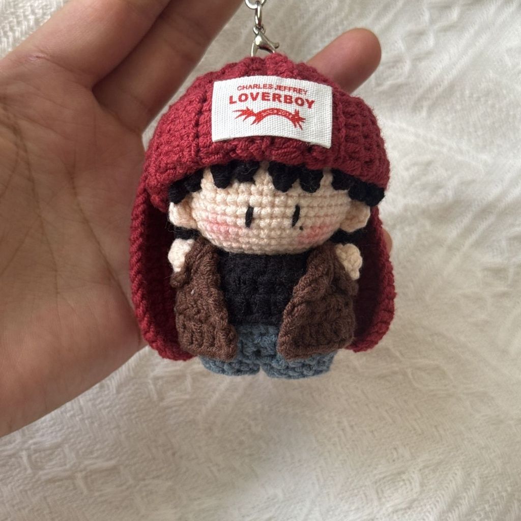 พร้อมสต็อก Liu Yuning Same Style Hand-Knitted Wool Doll สินค้าสําเร็จรูปฟรีพวงกุญแจประณีตคู่รักการ์ต