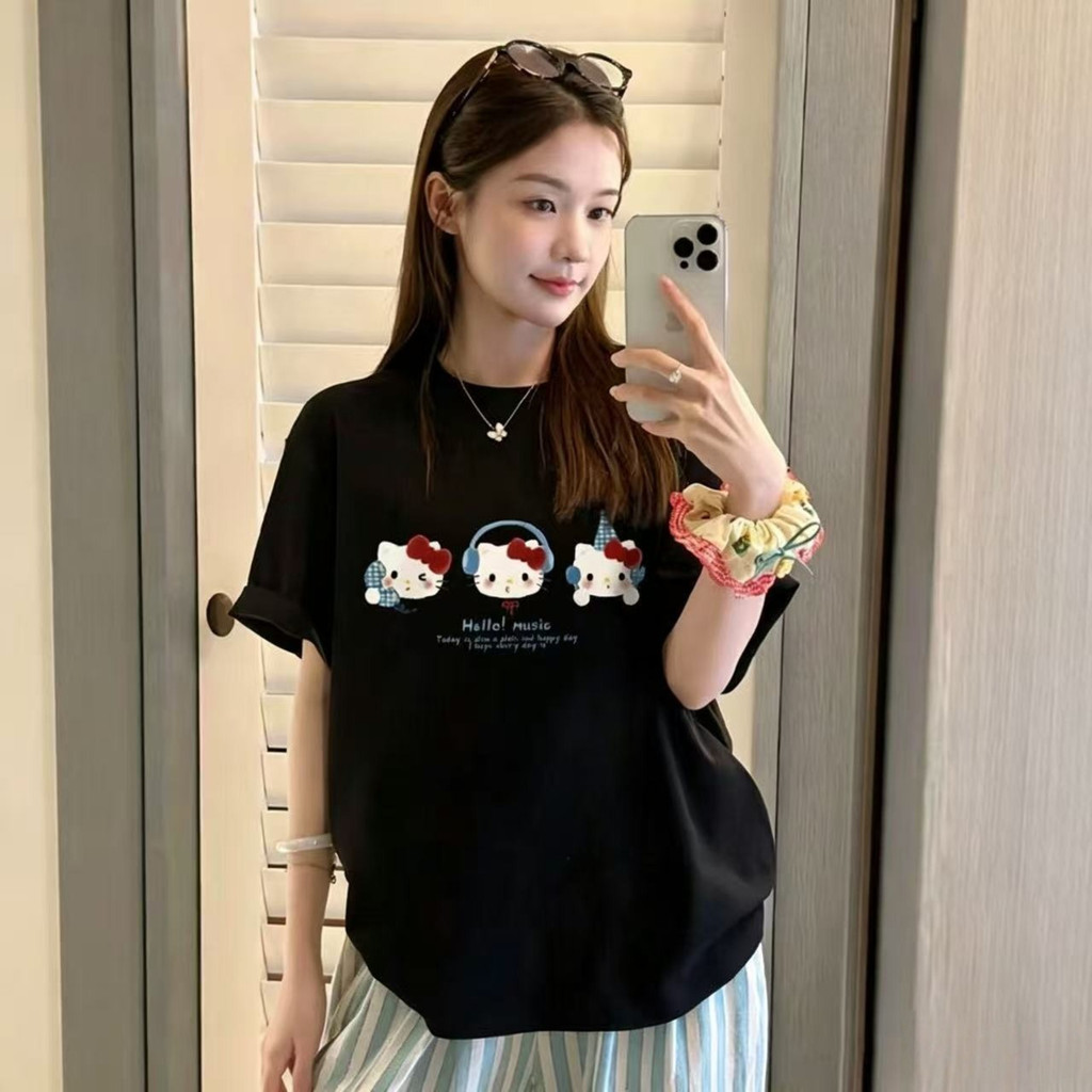 【ส่งจากไทย】📞เสื้อยืดแขนสั้นลายการ์ตูน Hello Kitty สีดำ สำหรับผู้หญิง 2026 ฤดูร้อน ใหม่ หลวม เสื้อยืดยอดนิยมแขนสั้น