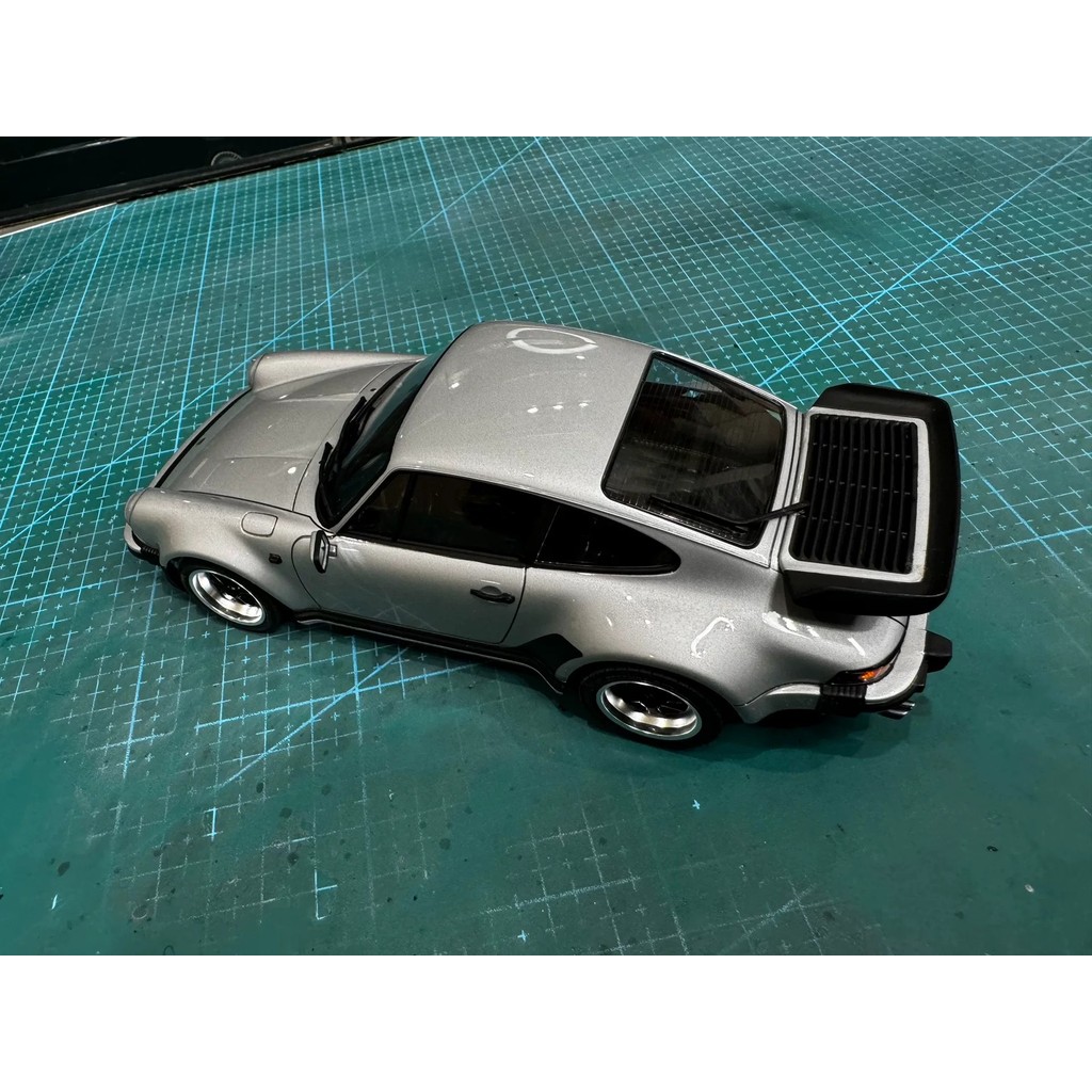 Porsche 911 turbo เครื่องทําแม่ม่ายในตํานาน 930 พร้อม 3.3L