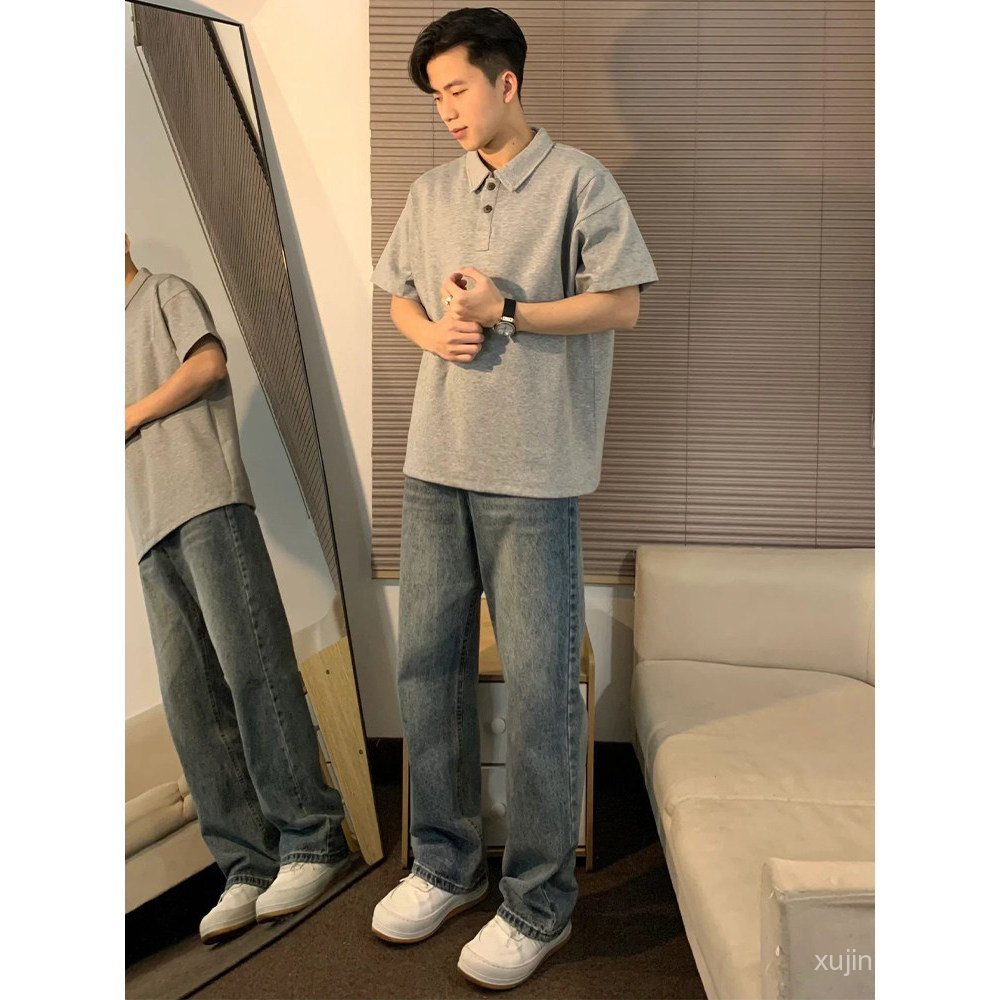 สีเทาแขนสั้นเสื้อผู้ชายหล่อผู้ใหญ่มั่นคงเสื้อผู้ชายเสื้อคอปกหนักฤดูร้อนสไตล์อเมริกันแขนห้าจุดรูปแบบใ