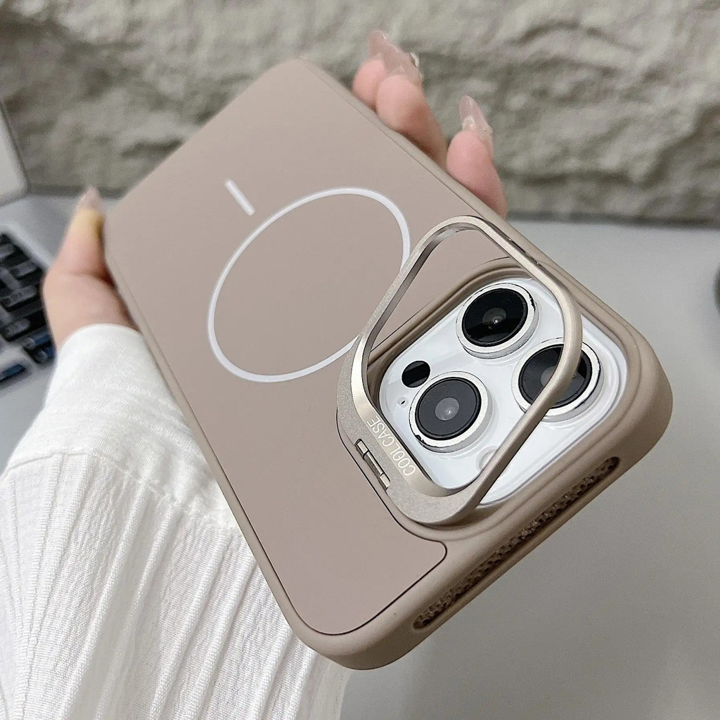 เคสโทรศัพท์ป้องกันลายนิ้วมือพร้อมที่ใส่เลนส์, แม่เหล็กที่เหมาะกับผิวแบบสัมผัส, เหมาะสําหรับ iPhone 11/12/13/14 Pro/15 Pro Max/16/17 Pro Max, การออกแบบที่เรียบง่ายระดับไฮเอนด์, เคสป้องกัน, สินค้าใหม