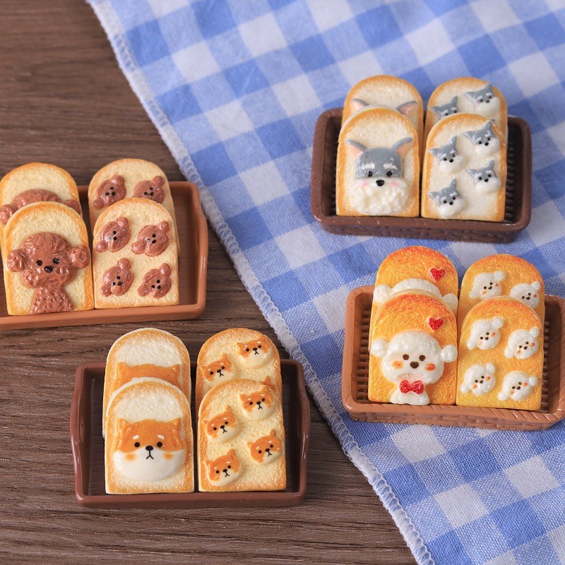 ของเล่นและเครื่องประดับทำมือลักษณะลูกสุนัขขนมปังจำลอง พร้อมเคสโทรศัพท์ พวงกุญแจ และจี้