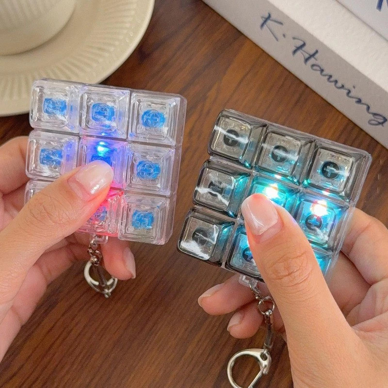 แป้นพิมพ์ Fidget ของเล่นกับแป้นพิมพ์ไฟ LED Fidget Keychain แป้นพิมพ์ปุ่มลดการบีบอัดความเครียด Fidget
