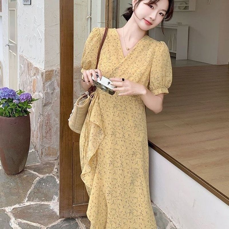สีเหลือง V คอชุดดอกไม้ผู้หญิง 2025 ฤดูร้อนเอวแคบ Slimmer ดูอ่อนโยน High-End Ruffled กระโปรงยาว ADR