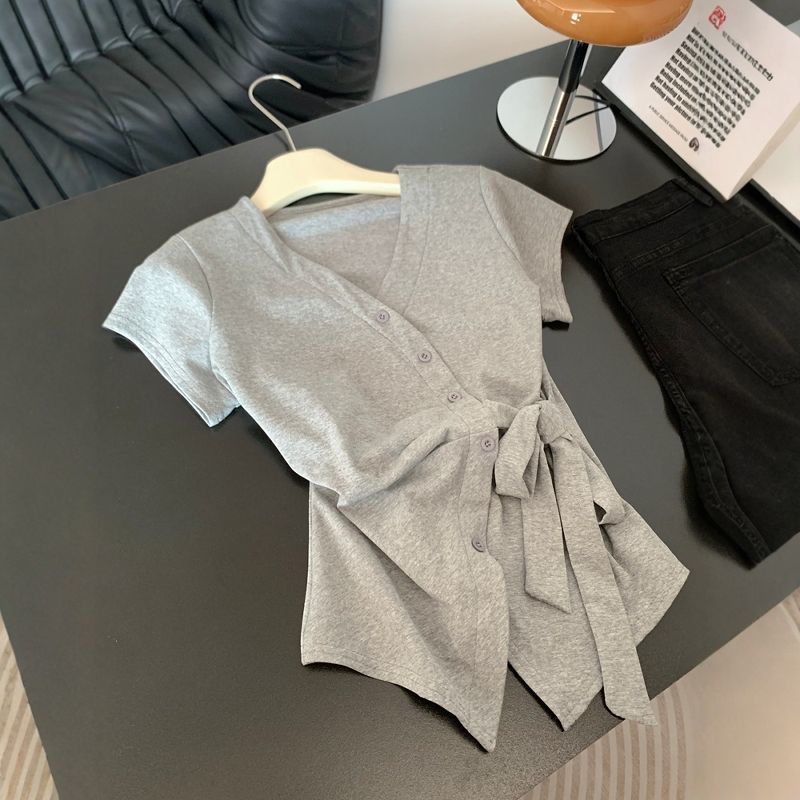 T TW ขนาดใหญ่ภาษาฝรั่งเศสคําไม่สม่ําเสมอ V คอแขนสั้นเสื้อยืดฤดูร้อนสไตล์เกาหลีไขมัน mm ที่ไม่ซ้ํากัน