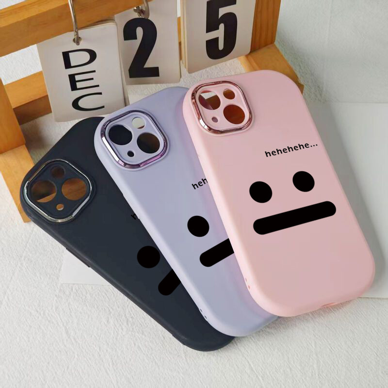 Hehehe เคสหน้ายิ้มพื้นหลังสีน้ําตาลน่ารัก เรียบง่าย สไตล์น่ารัก iPhone 11/12/13/14/15/16/17 Pro Max