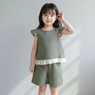 Dolemi Baby ชุดเซตเด็กหญิง 2ชิ้น ลายสก๊อต สีเขียว สีแดง เด็กผู้หญิง แขนระบาย กางเกงขาสั้น ชายเสื้อลูกไม้