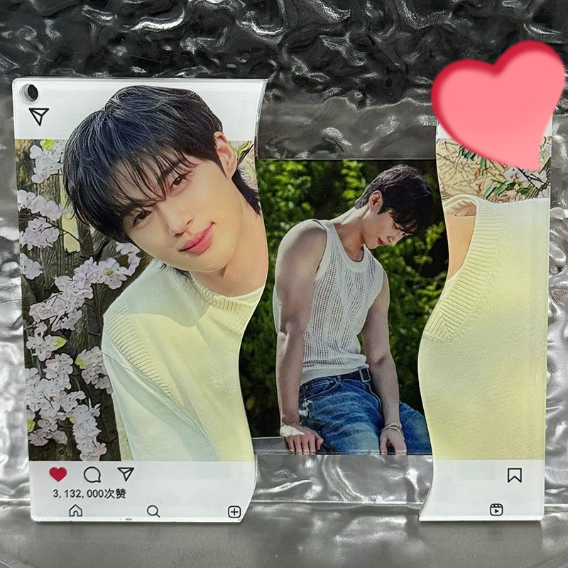 [สินค้าพร้อมส่ง] พวงกุญแจ บยอนอูซอก (Byeon Woo-seok) รักนี้มงลง ลายกล้ามท้อง