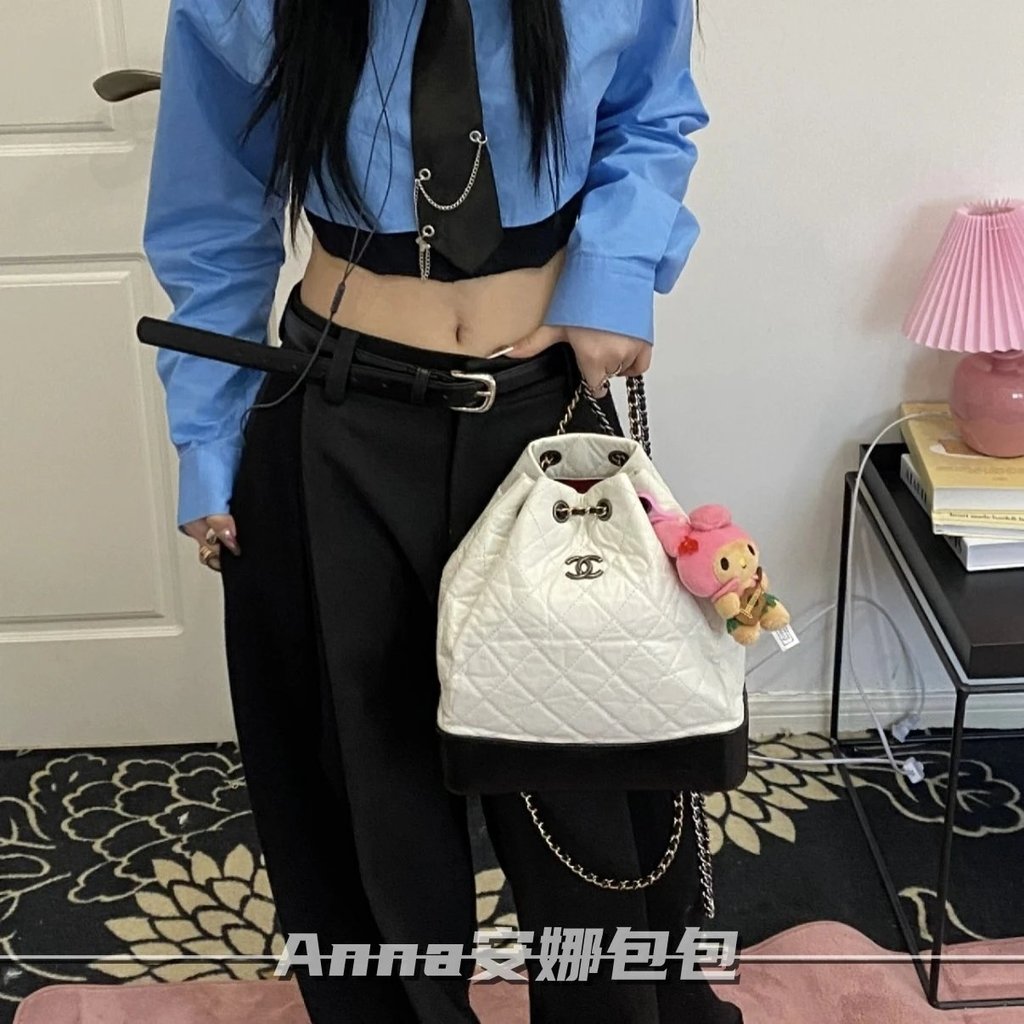 CHANEL Stray Backpack Panda Color Cowhide Backpack CHANEL กระเป๋าถือ CHANEL กระเป๋าเป้สะพายหลัง CHAN