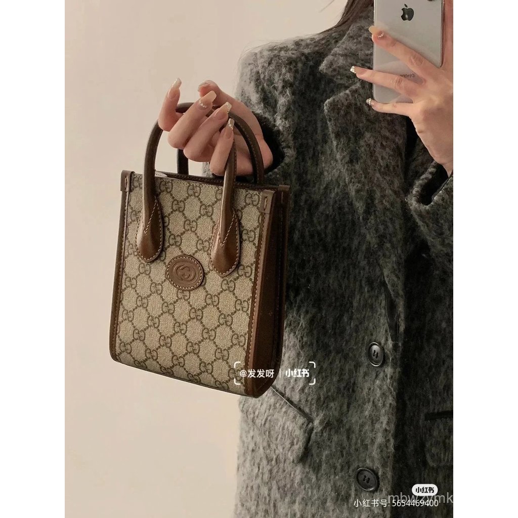 Dior Mini Tote Bag พวงมาลัยลายพิมพ์คลาสสิกเต็มใบ สไตล์สำหรับทั้งผู้หญิงและผู้ชาย สีEbony Brown ของขว