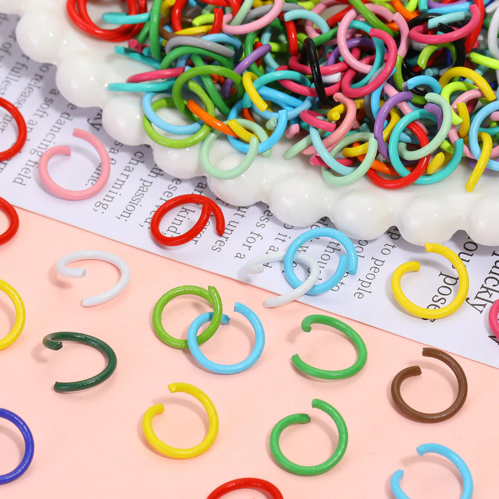 50-100ชิ้น ห่วงกระโดดคละสี 1.2x10mm ห่วงเปิดโลหะพ่นสีพาสเทล/สดใส สำหรับเชื่อมสร้อยคอ สายคล้องมือถือ DIY