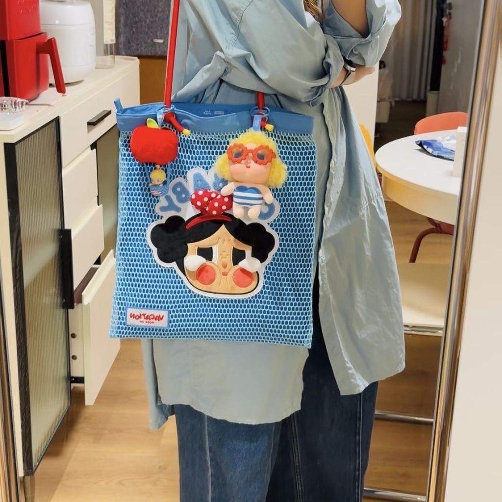 Pop Mart Crying baby cry baby Blue Grid Creative กระเป๋าสะพายไหล่กระเป๋าถือ