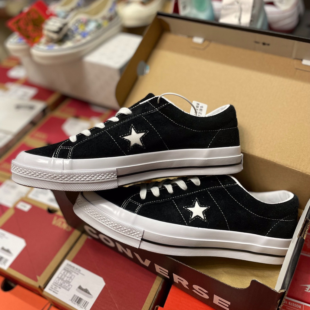 Converse One Star รองเท้าบอร์ดลําลองหนังกลับสีดําตัดต่ํา