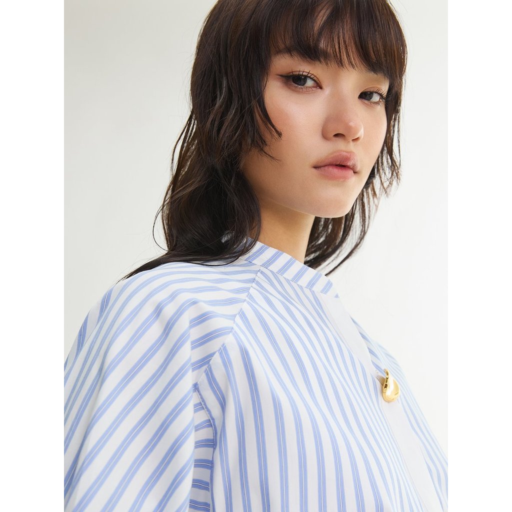 [Pomelo] เสื้อเชิ้ตลายทางไม่สมมาตรพร้อมกระดุม / Asymmetric Stripe Button Detail Shirt — صورة 2