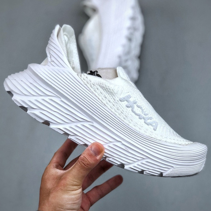 HOKA Restore TC 和 Clifton 9 男女款跑步鞋 W3K4