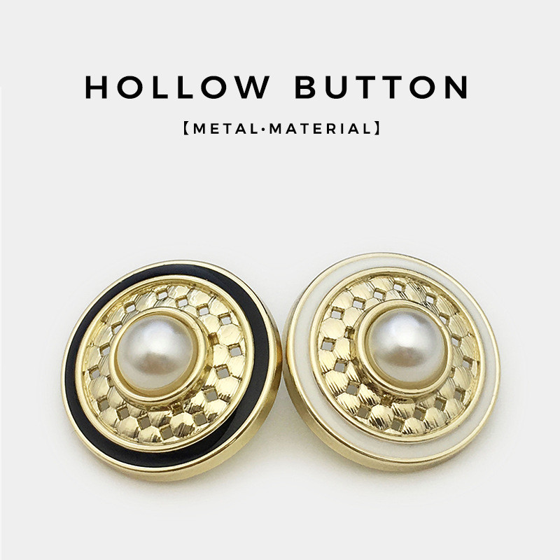 ปุ่มโลหะระดับไฮเอนด์ Simple Hollow Pearl Buttons เสื้อผ้าผู้หญิง Celebrity Tops All-Match Jacket Sui