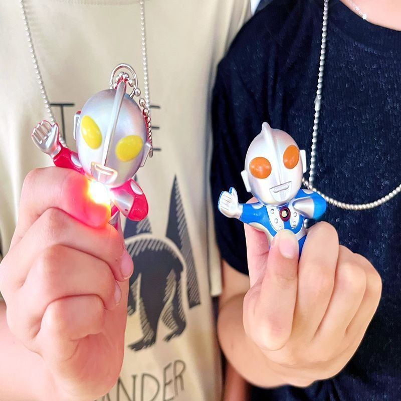 Creative คอ-แขวนของเล่นเด็ก Ultraman Superman Light-Up เสียงของเล่นจี้ตกแต่งของขวัญวันเกิด YBL4.28