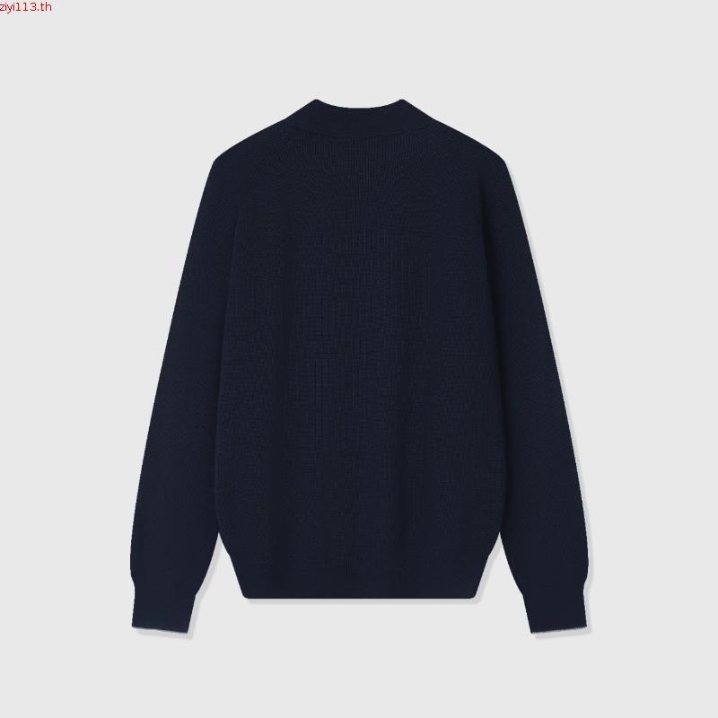 เสื้อโปโลผู้ชายแบรนด์ Brunello Cucinelli ทำจากเส้นด้ายฝ้าย ให้ความสบายและเหมาะกับทุกวัน