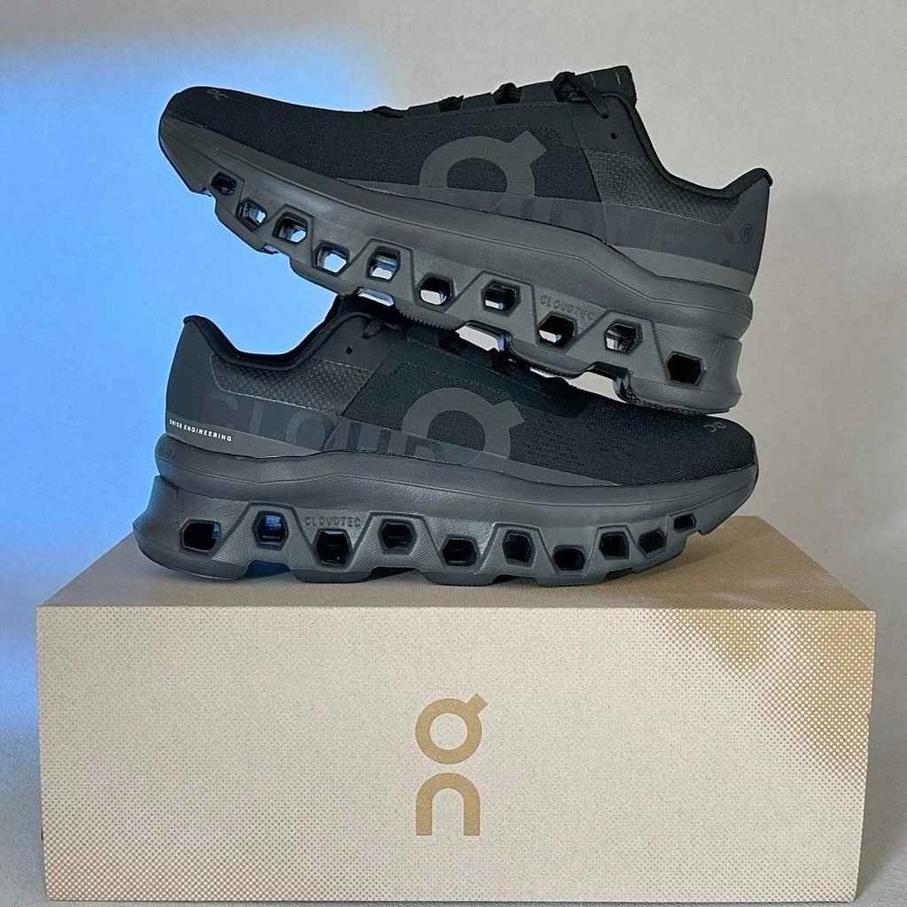 ON CLOUD รองเท้าวิ่ง Low-Top On Cloudsurfer ออกแบบมาเพื่อให้รองรับประสิทธิภาพกันลื่นและติดตั้งระบบระ