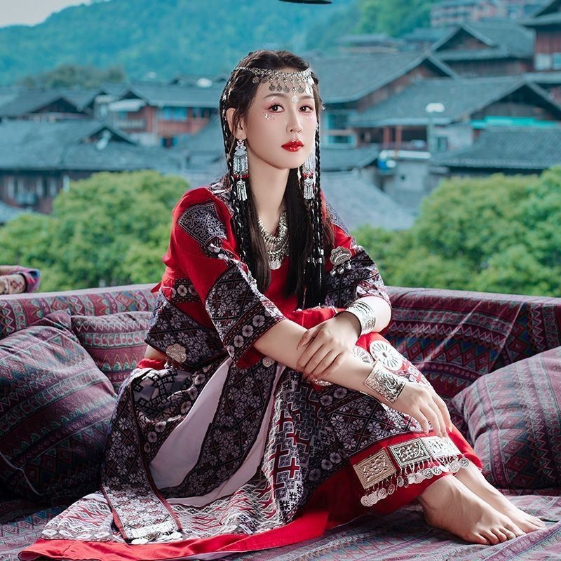 Miao ชุดประจําชาติ Aristocratic Xijiang Miaozhai ชุดหมัดในชนกลุ่มน้อยชุดประจําชาติ Student Edition D