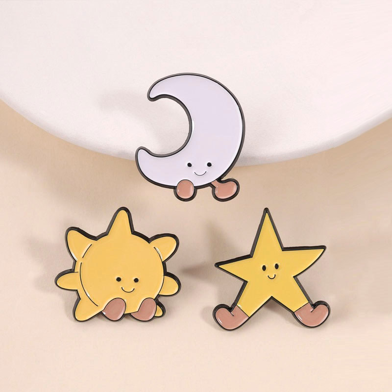 เข็มกลัดเคลือบการ์ตูนยิ้ม Sun Moon & Stars สำหรับเป้สะพายหลัง เป็นของขวัญสำหรับเด็ก