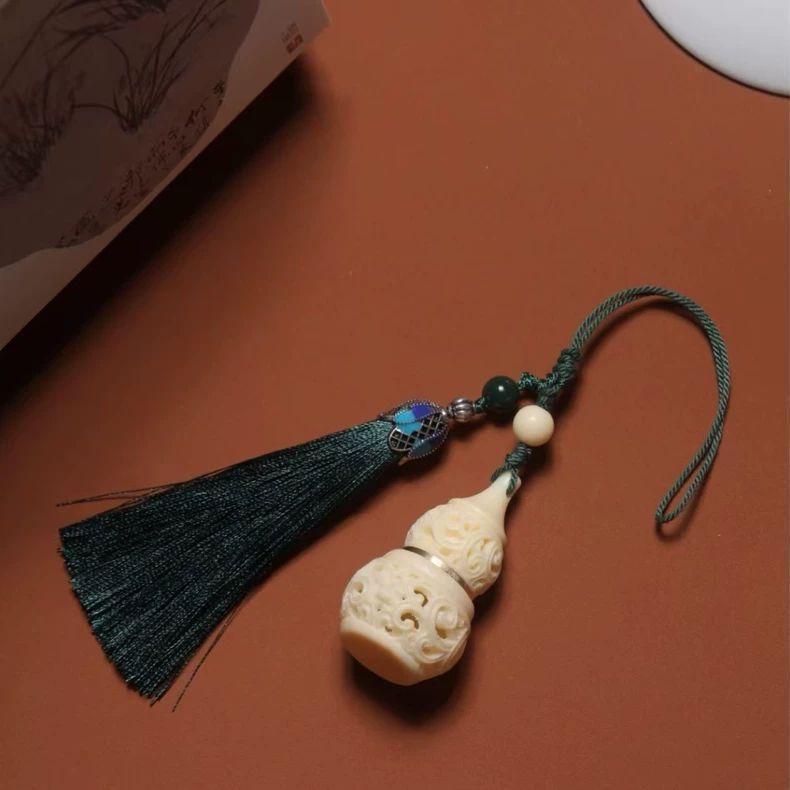象牙果镂空雕刻葫芦吊坠香囊香丸挂饰配饰男女手机挂件god of Wealth Sachet Car Hanging Ornament26.4.30