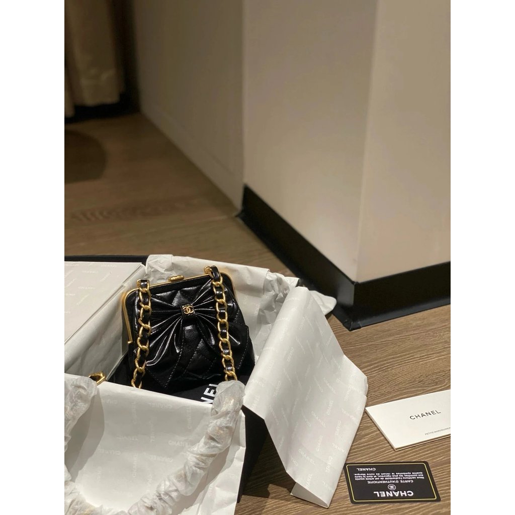CHANEL CHANEL สวัสดิการงานวันชาติ ️ Bow Clip Bag Leather Is Oil Wax Lambskin Size x.