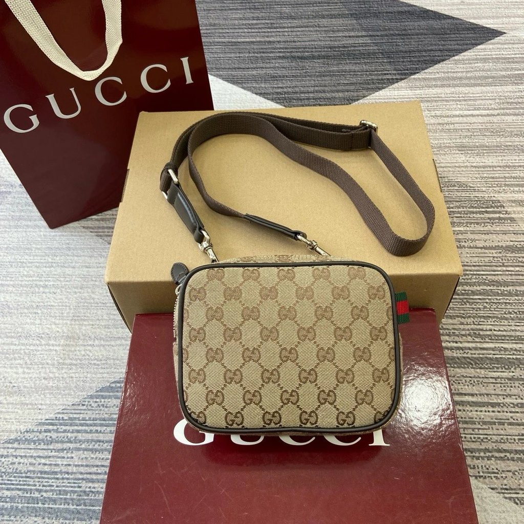 [พร้อมบรรจุภัณฑ์เคาน์เตอร์ครบชุด] กระเป๋าสะพาย Gucci GG Canvas Tribute to Brand Standing and Discrim