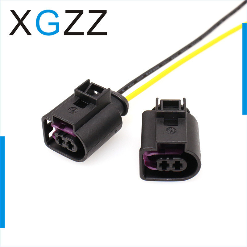 4D0971792 เหมาะสําหรับ Volkswagen Audi Passat ปลั๊กแตรไฟฟ้า 2 รู DJ7025B-3.5-11/21