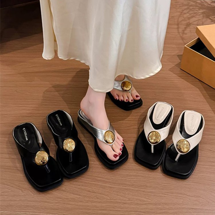 รองเท้าแตะ Flip-Toe สไตล์ย้อนยุคฝรั่งเศส หัวเข็มขัดโลหะ ส้นเตารีด ใส่สบายสำหรับวันหยุดและสวมใส่ภายนอก