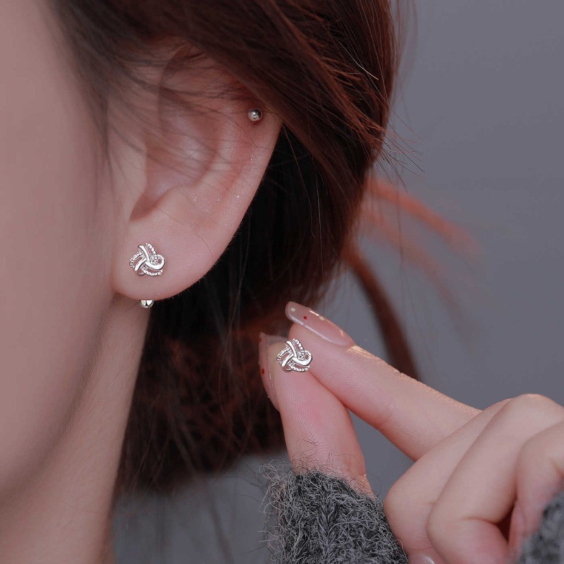 ต่างหูเงิน Sterling Silver ดีไซน์พิถีพิถันลายโคลเวอร์ ของขวัญสำหรับผู้หญิง