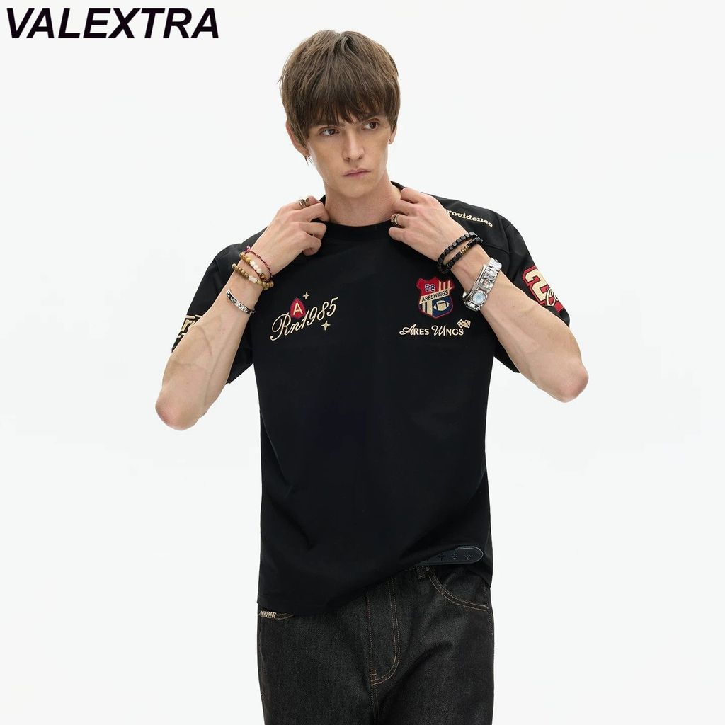 VALEXTRA American Retro Medal ปักแขนสั้นผู้ชายผู้หญิงเสื้อยืด All-Match boxy สั้นกว้างครึ่งแขน 5.5