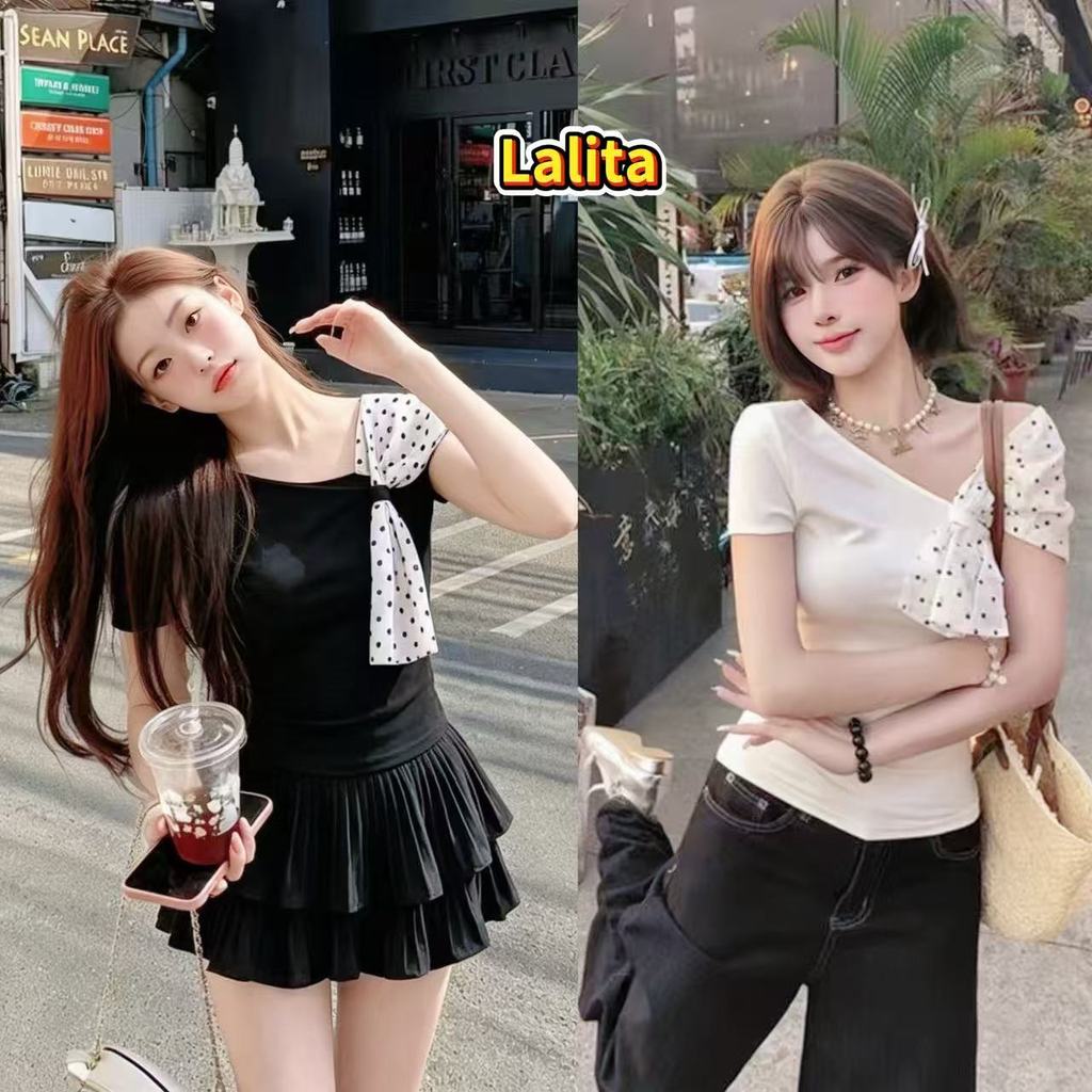 Lalita 2สี เสื้อยืดผู้หญิง ลายจุด ปาดไหล่ ไหล่เฉียง สไตล์เกาหลี