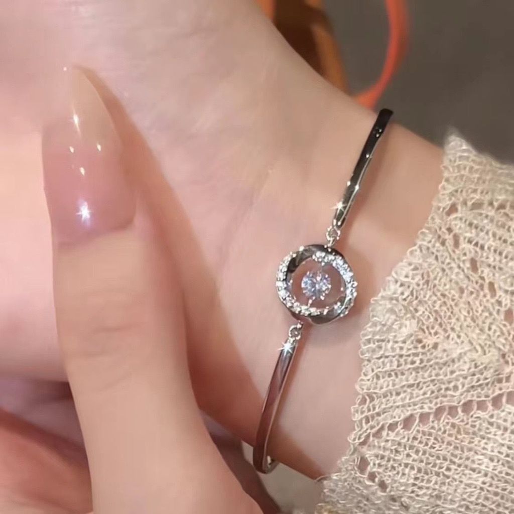 สร้อยข้อมือเพชรกระพริบ Moebius Design สไตล์หรูสำหรับเธอ