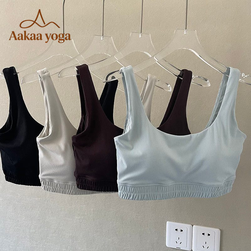 Fix Pads Striped U-Back สปอร์ตบราสำหรับโยคะ ดีไซน์ลายตาราง พลังงานสูงและให้การรองรับที่ยอดเยี่ยม