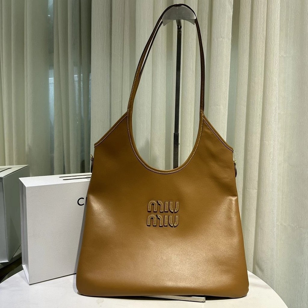Daigou เกรด miumiu/Mumu 23 สไตล์ใหม่สุภาพสตรี hobo Tote กระเป๋ากระเป๋าถือหนังวัวกระเป๋าช้อปปิ้งกระเป