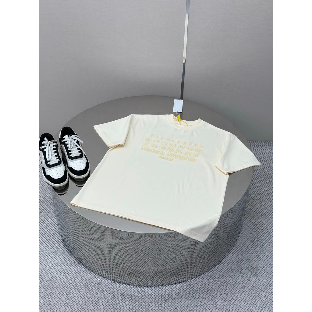 เสื้อยืดแขนสั้น Maison Margiela MM6 พิมพ์ลายปัก