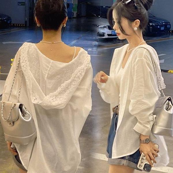 mimi&didi[สินค้าพร้อมส่ง]เสื้อเชิ้ตกันแดดมีฮู้ดลูกไม้สำหรับผู้หญิง ทรงหลวม การออกแบบกลวงสีขาว#W508