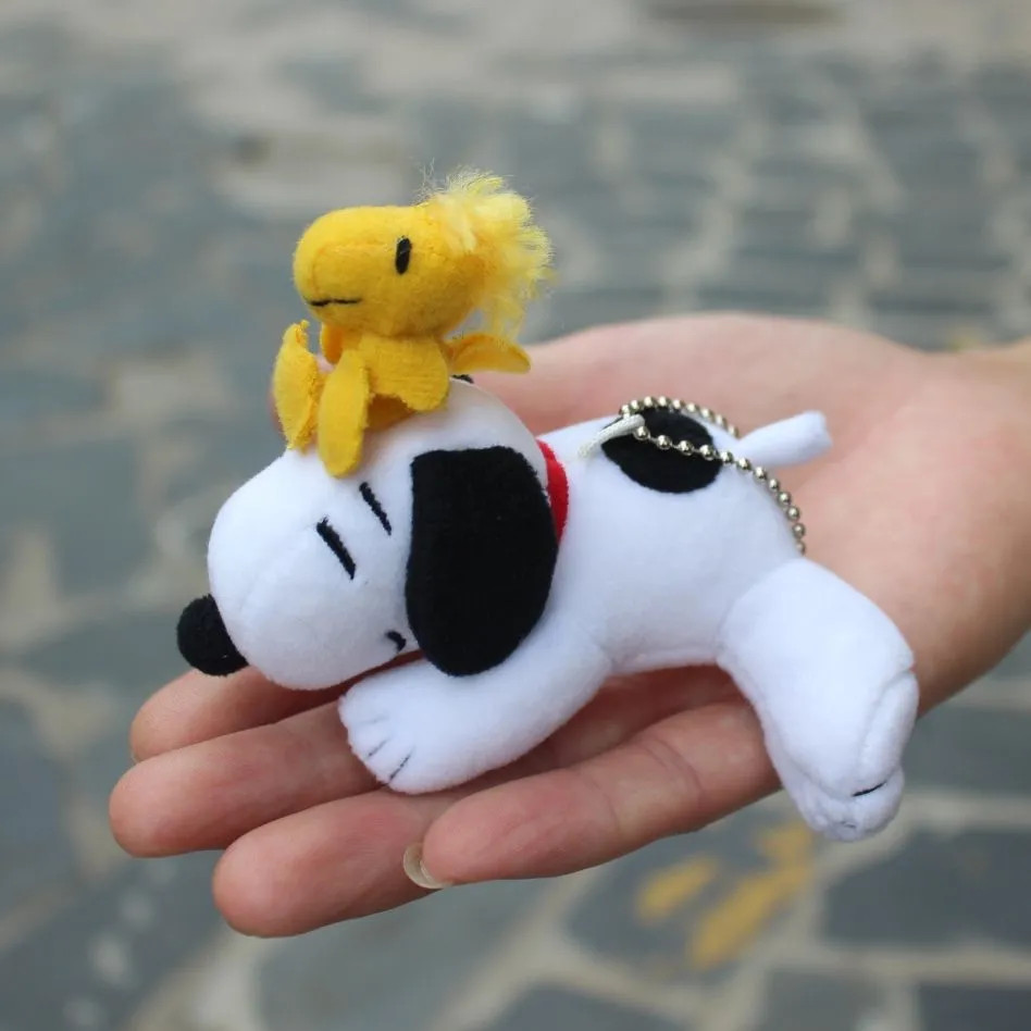 สุดน่ารัก Snoopy Lying Snoopy Snoopy นกสีเหลืองสับสน Tucker ตุ๊กตาของเล่นตุ๊กตา Ragdoll จี้กระเป๋า L