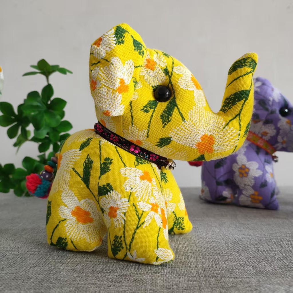 Thai printed elephant Medium-sized fabric doll Creative Handcraft Tourist Souvenirs Ethnic character