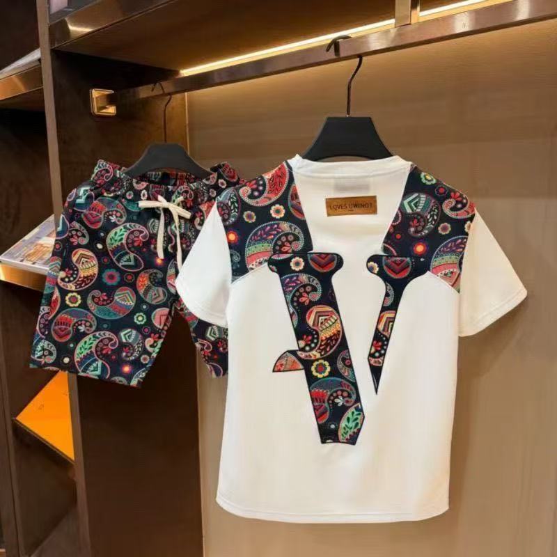 ฤดูร้อนขายร้อนผู้ชายแสงหรูหราชุดลําลองแฟชั่นพิมพ์แขนสั้นเสื้อยืดถนนสวมใส่กางเกงขาสั้นขนาดบวกผู้ชายชุดสองชิ้น