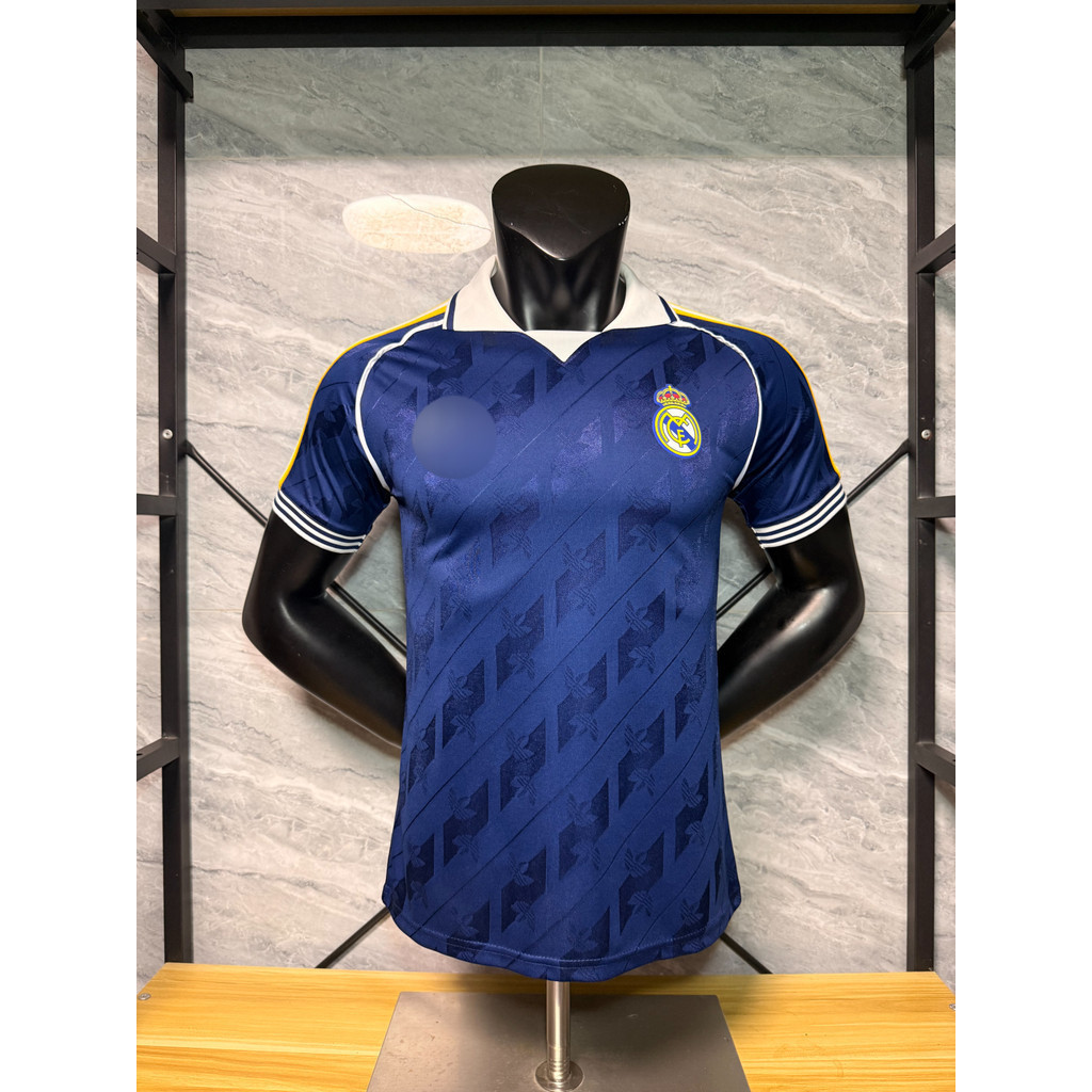 เสื้อเจอร์ซีย์สีน้ำเงิน ย้อนยุคของเรอัล มาดริด รุ่นผู้เล่น สำหรับ FIFA World Cup และ UCL ปี 2026/202