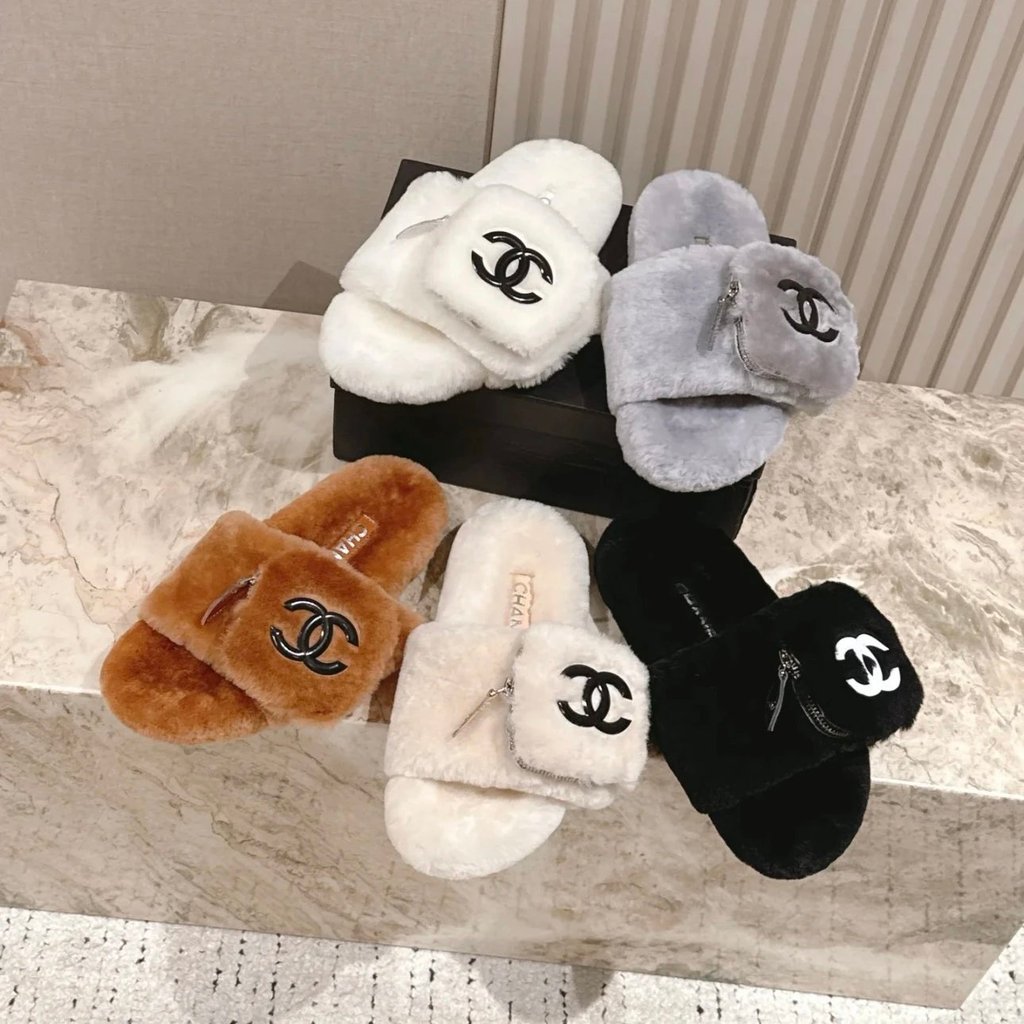 CHANEL CHANEL CHANEL รองเท้าแตะขนสัตว์ CHANEL Classic Double C Fur รองเท้าแตะ CHANEL กระเป๋านักเรียน