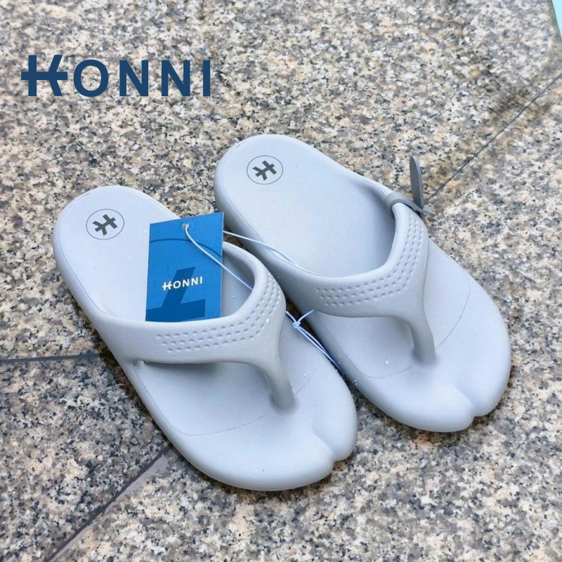KONNI หูหนีบแฟชั่น  รองเท้าแตะเกาหลีหูหนีบ รองเท้าแตะนิ้วโป้ง มินิมอล  พื้นนิ่ม EVA ผู้หญิง ไม่ดีดน้ำ สไตล์แฟชั่น แบบสวม