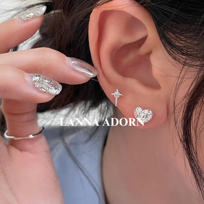 925 เงินเข็มรักหวานหัวใจต่างหูหญิงหรูหราระดับไฮเอนด์ไม่สมมาตรข้ามต่างหูอารมณ์ที่เรียบง่าย อิเบบ