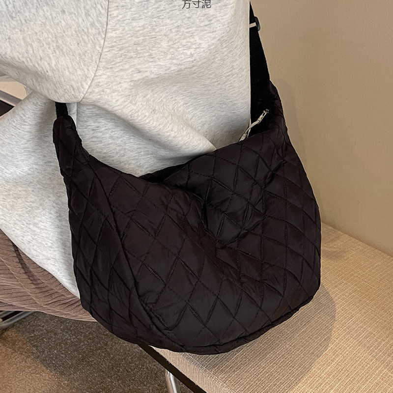 Bag Fire Diamond Messenger Bag ความจุขนาดใหญ่ Dumpling Bag Commuter Bag