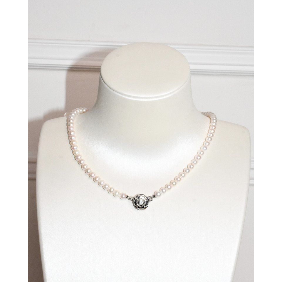 4A Freshwater Round Necklace in Silver 925 WG Plated - Flower Clasp - Rose Overtone (5 -6mm)