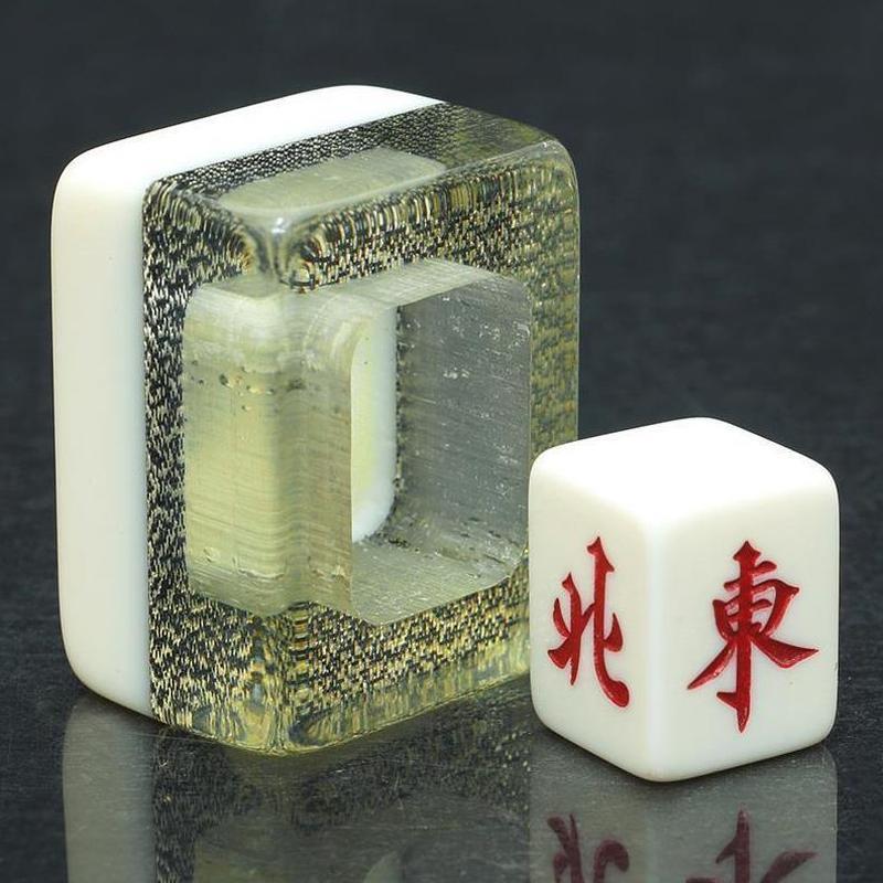 热销麻将牌骰子水晶麻将方向庄亚克力风庄码东南西北麻将配件筛子2658 Best-selling mahjong tiles, dice, crystal mahjong direction marke